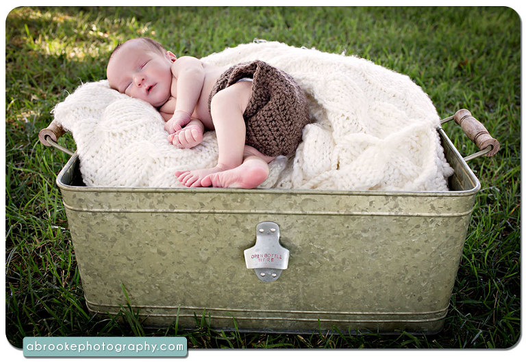 outdoor newborn baby photography